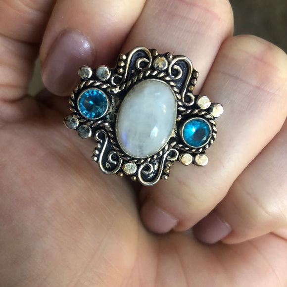 Jewelry - Sterling silver moonstone ring